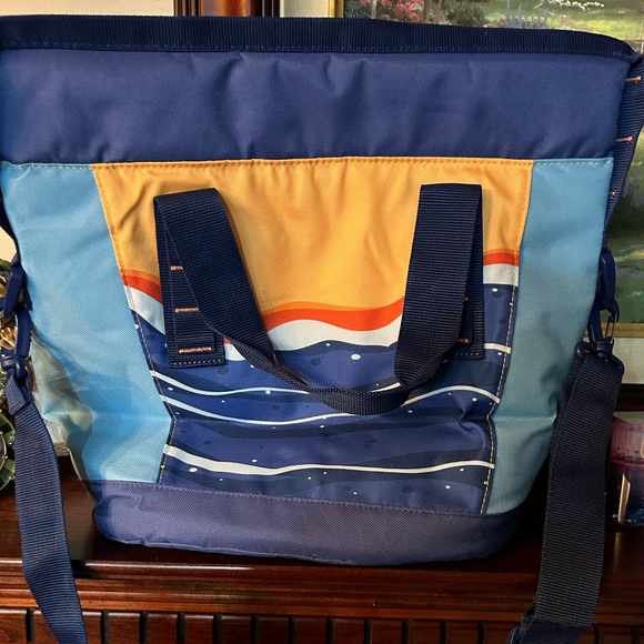 NWOT Beautiful Royal Caribbean Cooler Insulated Tote Bag - Picture 3 of 3